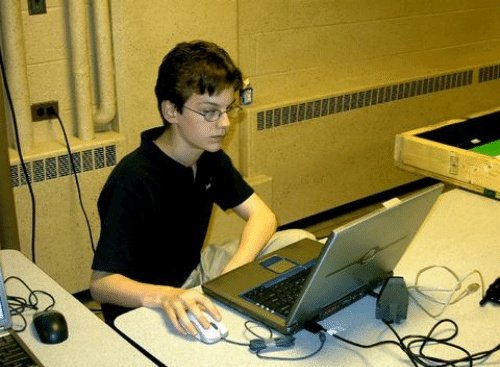 <a href="/niallmoran_/">Niall ☘️</a> "Niall come say hi to your uncle"

"Ffs mum leave me alone, I've got to get TheArtetaEra to 2k"