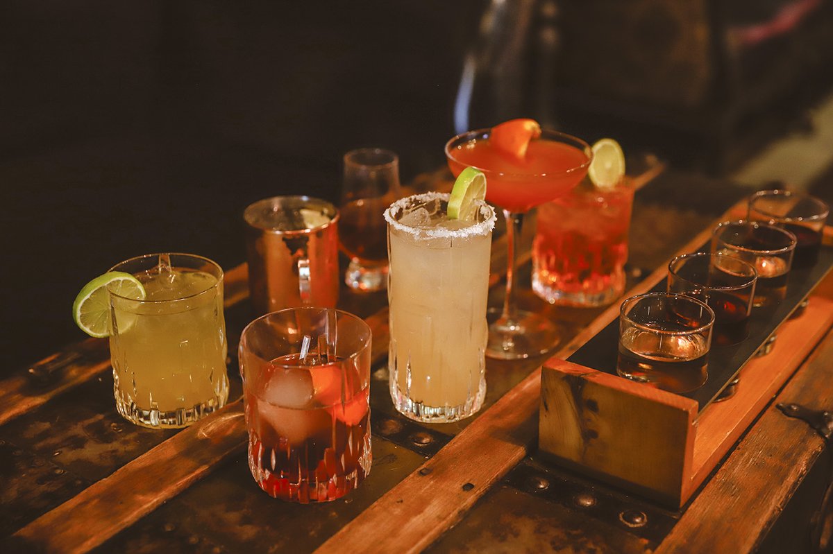 OakRoomLV's tweet photo. Happy Holidays from our whiskey and tequila loving family to yours! #Cheers https://t.co/L24YxtvqFF