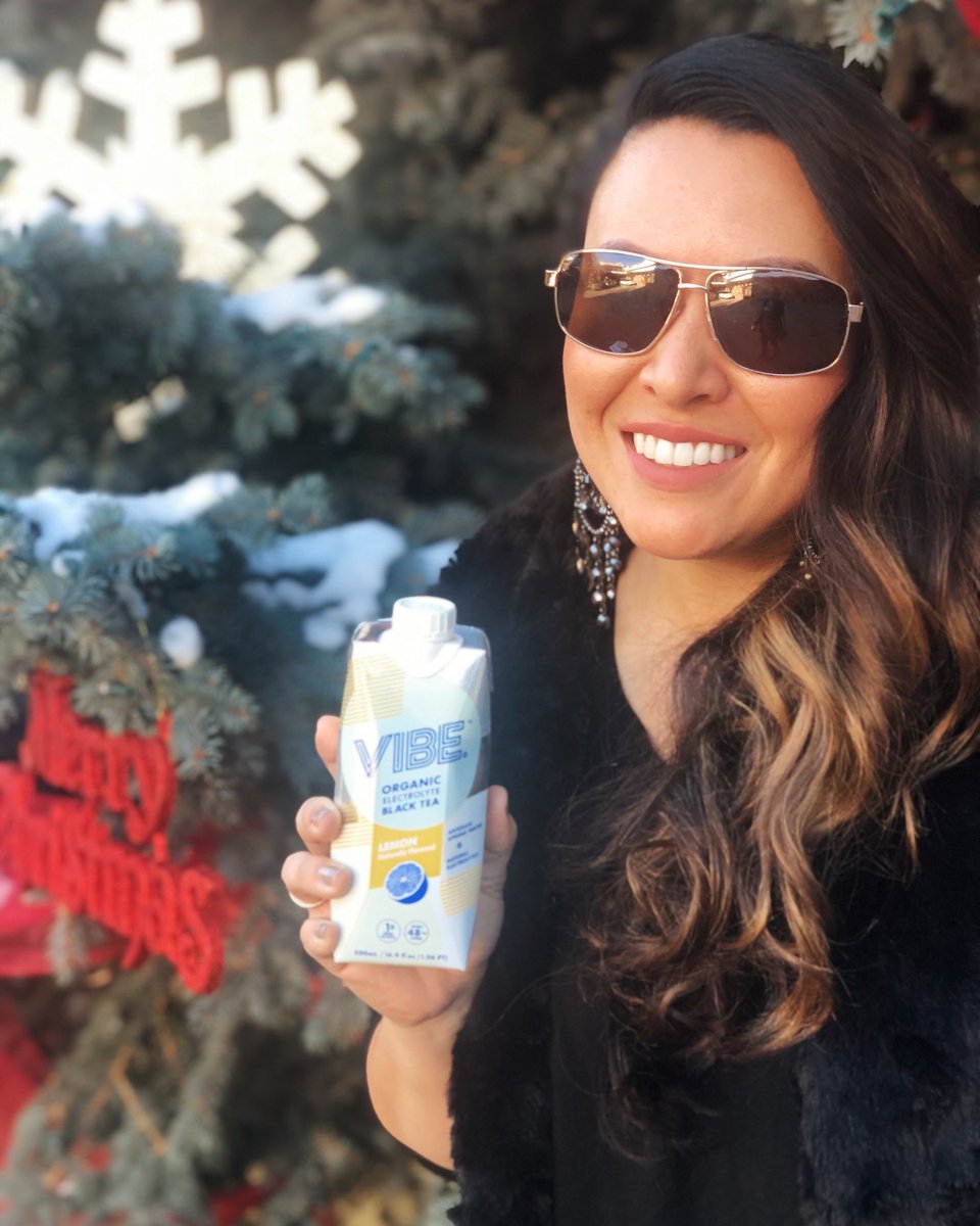 vibeteas's tweet photo. Merry Christmas from the VIBE Tea team 🎄 https://t.co/cl8DNQLYDx