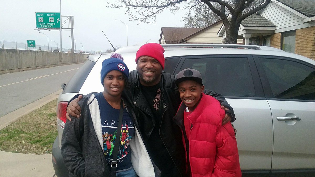 rtbwweekly's tweet photo. @davidfholt @cityofokc @PhillyRaeOK MERRY CHRISTMAS &amp; HAPPY NEW YEAR FROM THE CARBAJAL COLLECTIVE (from l to r-senorita sanai SLC2, Don SLC1 &amp; senor syre SLC3) of @breakerboxs, @bmsafokc, @rtbwweekly,  &amp; THE BSWEG+TBGCAF FAMILIES! #liveloveexpresslife, #livelovecelebratelife, #homegrownglobal https://t.co/tOU9H8Ytfi