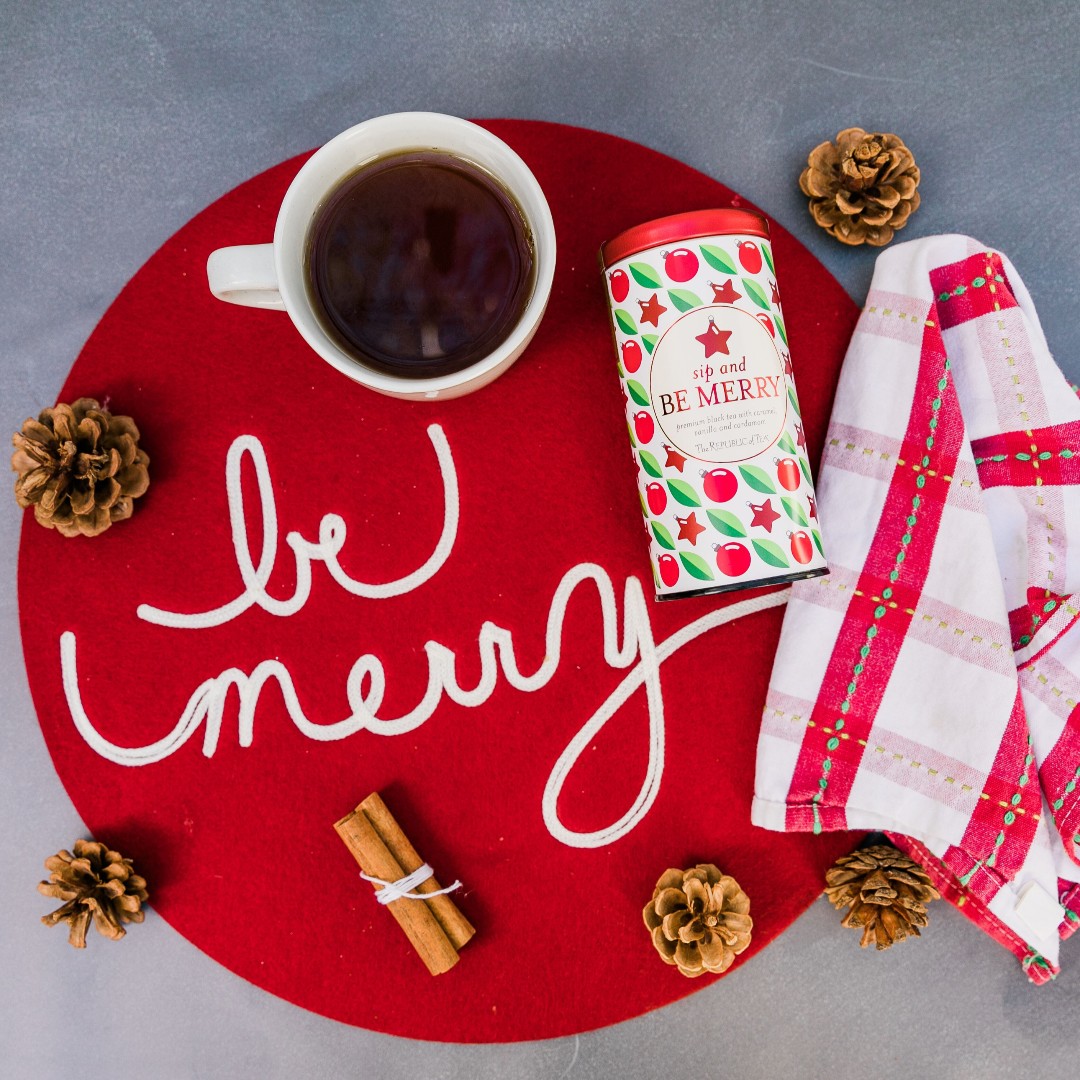 Merry Christmas, Citizens! 🎄 Have yourself a merry little cup of tea to celebrate the holiday with our Sip and Be Merry tea. #TheRepublicofTea

republicoftea.com/sip-and-be-mer…