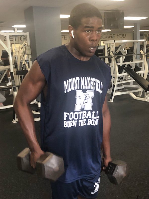 J_H35's tweet photo. Thankful for the people that have invested in me to make me a better version of who I am, I gotta keep runnin the race 💪🏾🏈. hard work and consistency pays off, but only god knows which place I’ll call home next. Wherever that may be, I’ll do what it takes to be great💯 https://t.co/5wKUnKcqdl