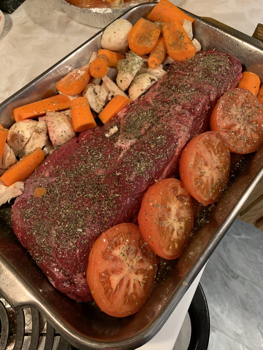 Stage 1) #ChateaubriandBouquetiere, hitting the oven in a few min from now for a nice slow low heat roast for hr.. then crank top heat for 15min to finish up.. pink inside &amp; slightly crisp top.. Merry Christmas! Brothers you missing the #Montreal touch of the #French Heritage