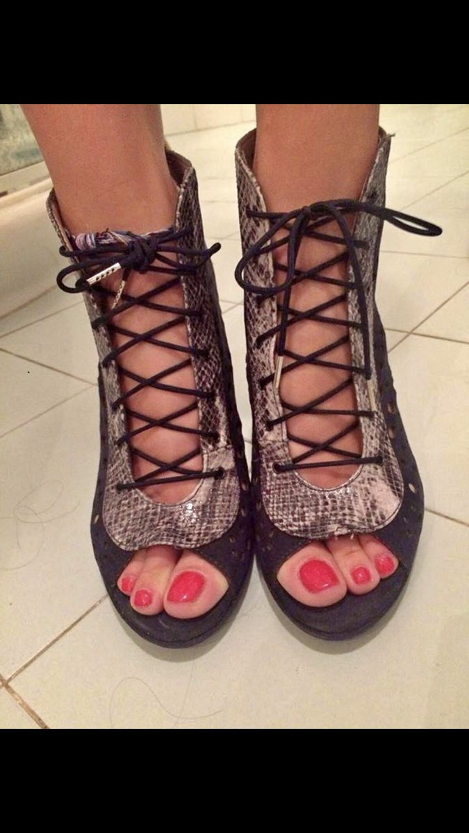 FeetLibe's tweet image. 