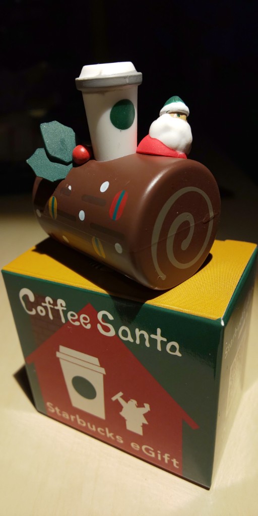 snori23's tweet photo. そう言えば、先日 #スタバ でもらった #コーヒーサンタ も #ブッシュドノエル だったなぁ。

#CoffeeSanta https://t.co/JG8vLQReUK