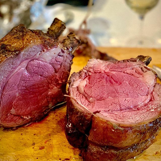 That worked out well. Took way longer than I was expecting but we had loads of fun planing games. 
#meatsmokefire #beef #christmasdinner @the_gog_ #biggreenegg