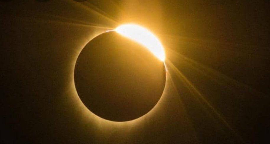 -بمشيئة الله- 

ستقام صلاة الكسوف 🌗 
( بعد التحقق من رؤيته )

عند تمام الساعة السابعة صباحًا ٧:٠٠ 🕖