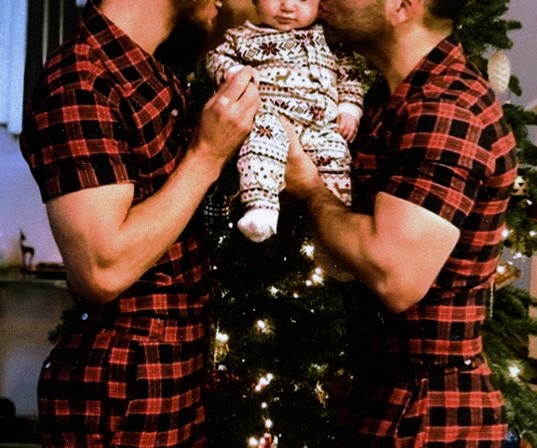 staunchsidekick's tweet image. ━━ Family, @AwfullyRookie ; @ASparklyNerd.