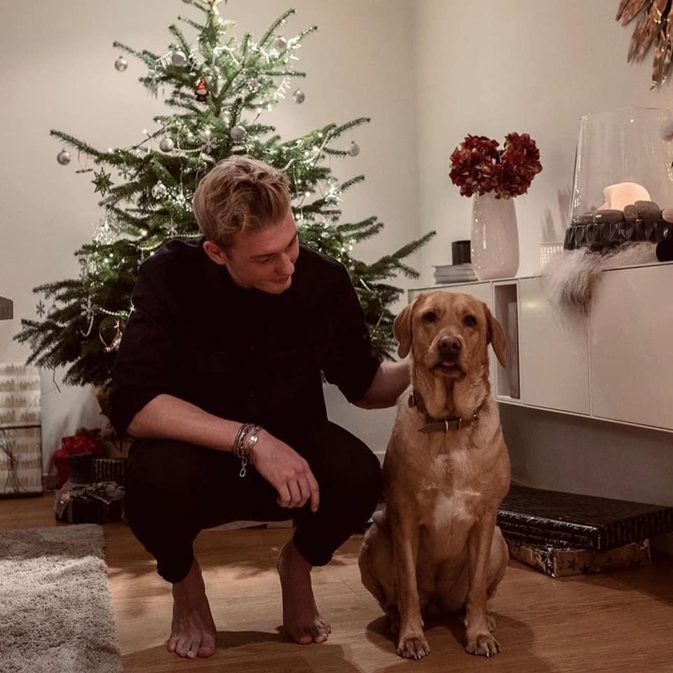 Teambrandt's tweet photo. Merry Christmas ❤ https://t.co/RlMORg6c8h