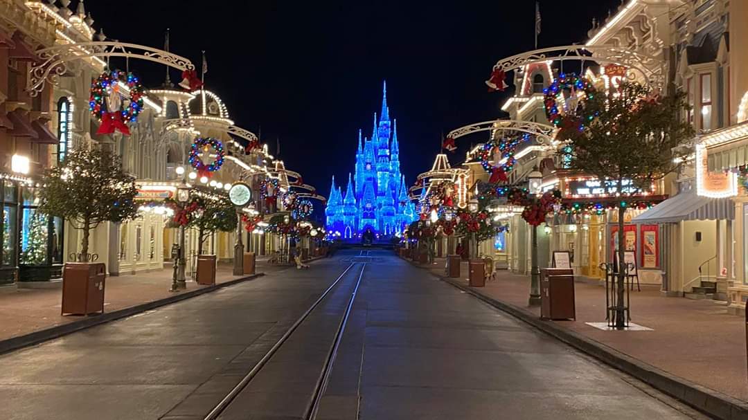 I was the first person in the Magic Kingdom on Christmas day today I got there at 3 a.m. but the park didn't open till 6am literally one of the best moments of my life click the link to watch the video youtu.be/1tk2nvpFnHc