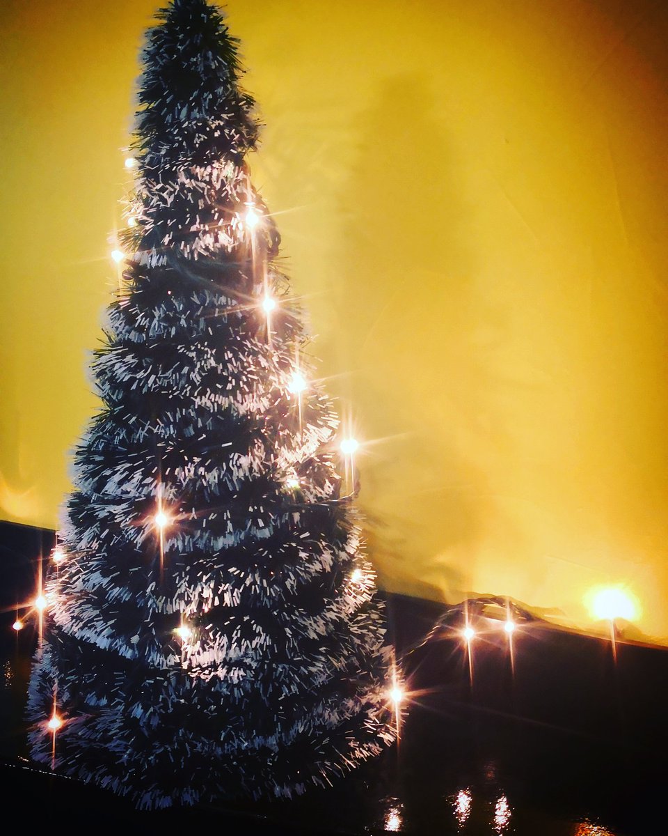 ViralGamingCent's tweet photo. Recordad que hoy estamos abiertos hasta las 22.00 horas.

Celebra la Navidad jugando!!!

🎅🎅🎅

#viralgamingcenter #gamers #badajoz #gaming #videojuegos #bar #cafe #navidad https://t.co/DGn42WPM2M