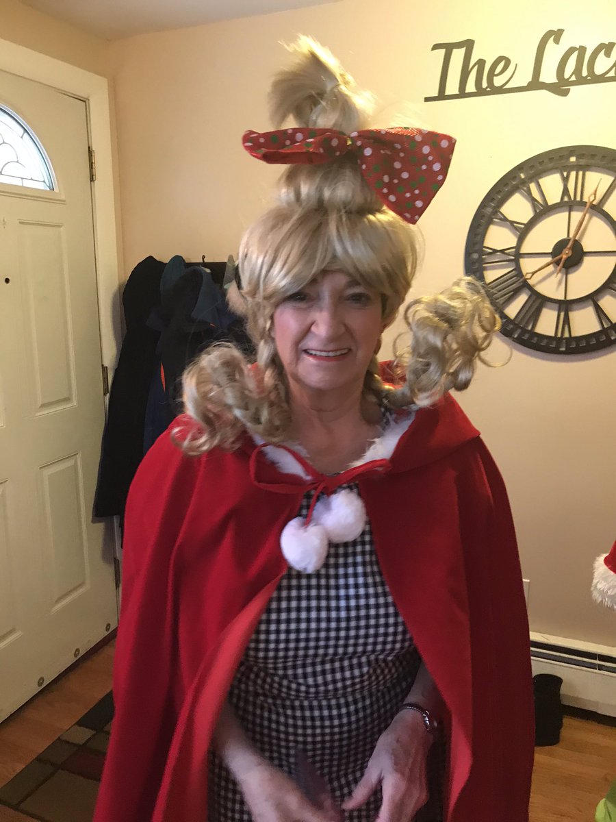 RealRodLacroix's tweet photo. My mom and stepdad showed up for Christmas dresses as The Grinch and Cindy Lou Who.

May your day be as awesome as ours started. https://t.co/LSksXztUhI