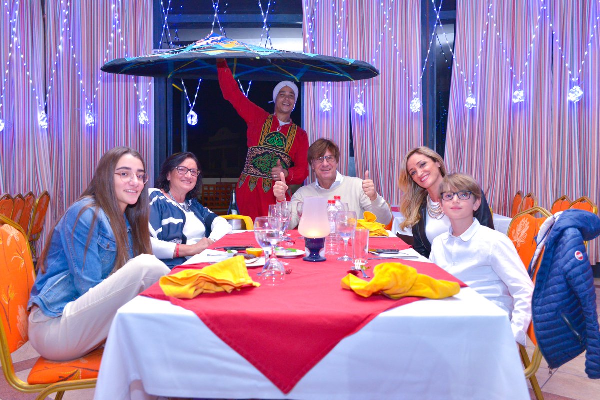 ParrotelAqua's tweet photo. Merry Christmas Dinner At Parrotel Aqua Park Resort 🎁🎄🎅🎁
#ParrotelAquaParkResort
#ItsAllAboutYou
#MerryChristmas https://t.co/RPFnXn9Xmm