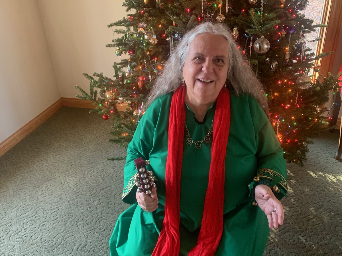 Selena_Fox's tweet photo. #Yuletide #MerryChristmas #ChristmasDay Message: Circles of Caring & Sharing by Rev. #SelenaFox -- Video: https://t.co/zyD4yQTdTk Words: https://t.co/KlToyKuTHv #HappyHolidays! #GoodYule! https://t.co/SgoPqnggMW