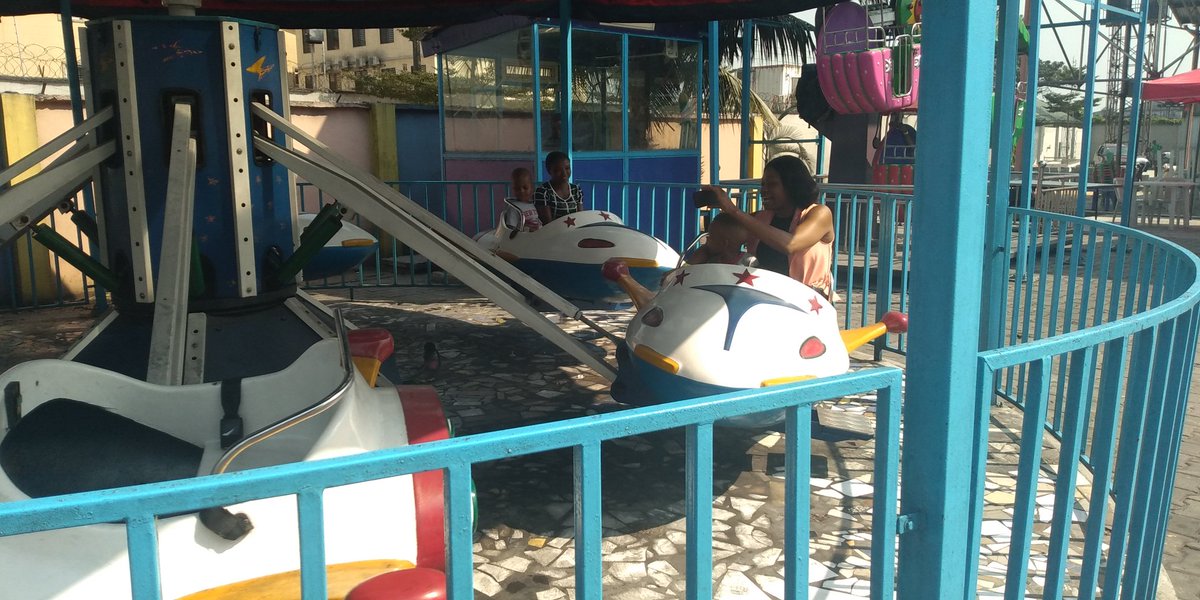 chiomaezenwafo's tweet photo. #Christmasouting with family was everything.
Became a child again to create sweet memories for my babies.
Had fun while at it๐
Although I got quite dizzy at the #Amusementpark
No thanks to the spinning.
The boat ride was good bonding too
Should do this again๐ https://t.co/d475UmRTWo