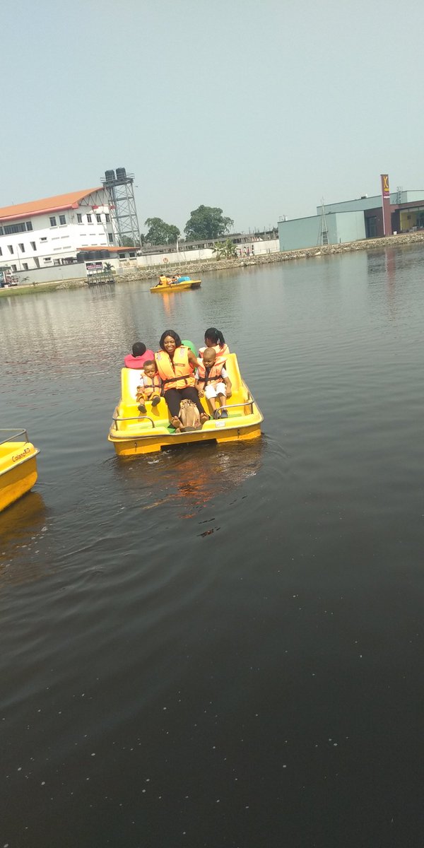 chiomaezenwafo's tweet photo. #Christmasouting with family was everything.
Became a child again to create sweet memories for my babies.
Had fun while at it๐
Although I got quite dizzy at the #Amusementpark
No thanks to the spinning.
The boat ride was good bonding too
Should do this again๐ https://t.co/d475UmRTWo