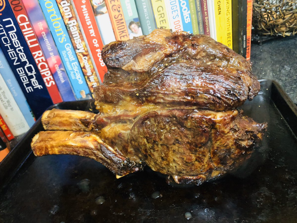 banksiemagic's tweet photo. #ChristmasDinner Main...
@LowHowgill Rib of #ShorthornBeef with @MelissaCole’s Beer Braised Red Cabbage using Brouweij De Palm Amber Bier. Paired with a local #CumbrianBeer from @UnsworthsBrewer at Cartmel, Last Wolf is rich &amp; malty, perfect with Beef
#BeerMatch #CookingWithBeer https://t.co/w7eKkgOukI