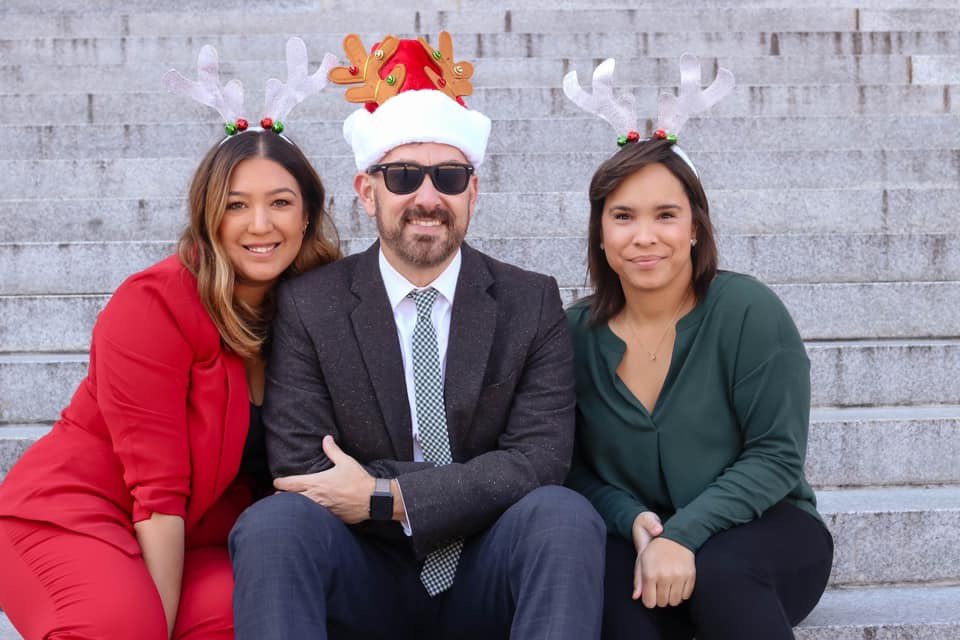 SchmidtGovTN's tweet photo. Merry Christmas and Happy Holidays from Team #BullSchmidt! https://t.co/fhHMZiBTxR
