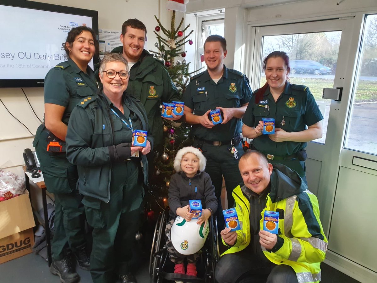 A huge thank you to #EmersonGrant2014 for donating 80 chocolate oranges to the operational crews out of Chertsey OU @SECAmbulance 
I met Emerson & his dad last week when they came to donate the chocolate. 
More info on Emerson’s Story and their visit here facebook.com/19825310352284…
