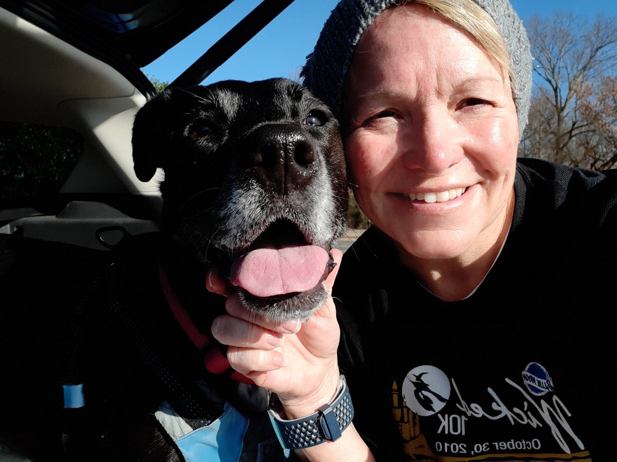 teachrandrunnr's tweet photo. Maisie and I wish everyone a Merry Christmas! It is a beautiful day outside - do something for your heart! https://t.co/s10ZSsVcFM