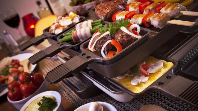 dennboss's tweet photo. Dingen die je zowel tijdens het gourmetten als tijdens de seks kan zeggen 😏 https://t.co/CP0RRTnoHw