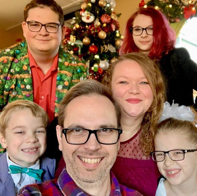 SHullDesigns's tweet photo. From my family to yours- Merry Christmas and thanks for blessing me this year with your patronage. I look forward to making more beautiful things for you all next year! Wishing you peace, joy, love, and health! ❤️ https://t.co/QKuvRO80GD https://t.co/NvT49Hwl5M