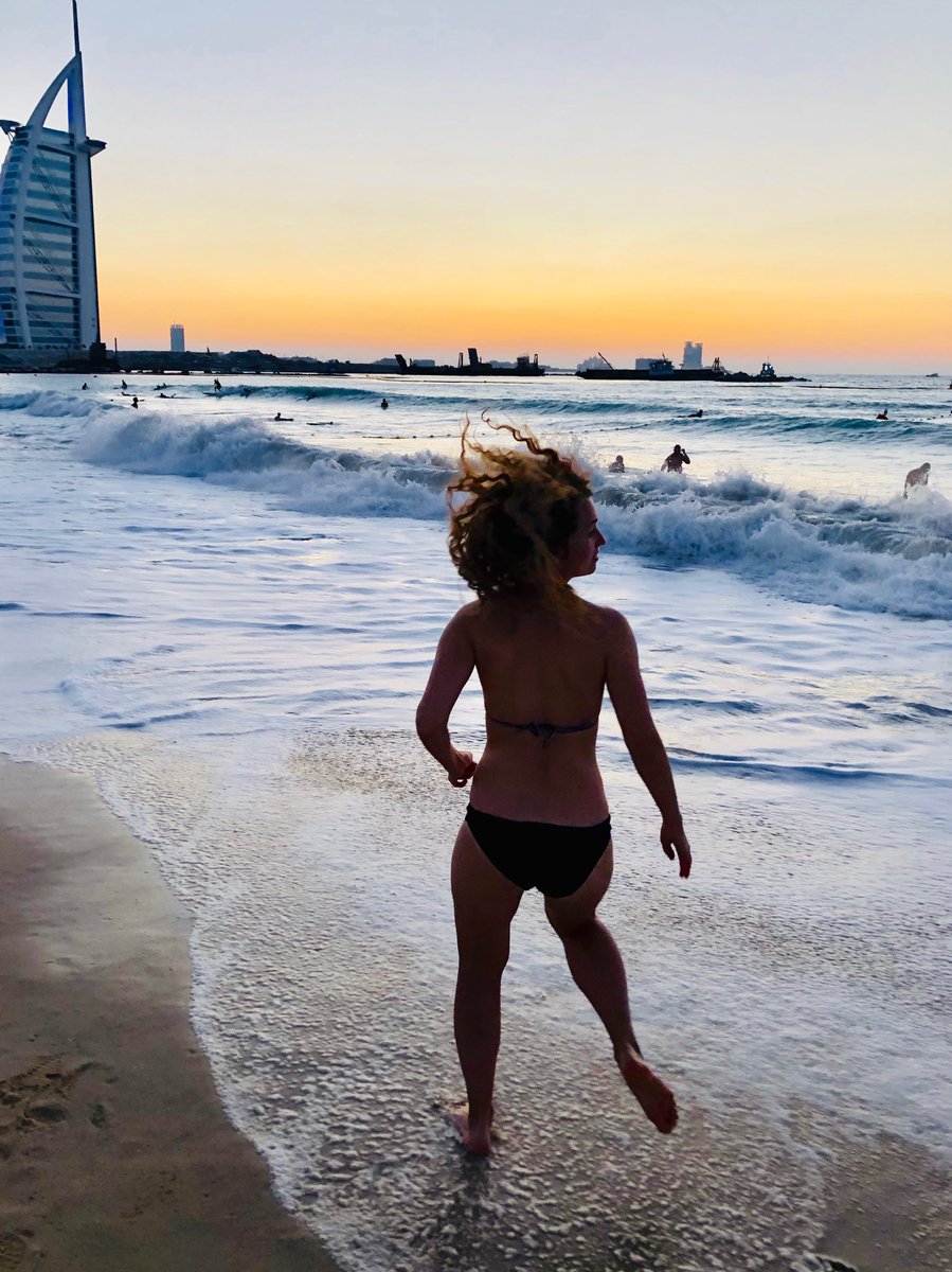 PinkTaxiRunner's tweet photo. It’s too late for u to try to love me. #JohnUpdike #RabbitRedux #streetphotography #mermaid https://t.co/tmUwVkh5F2