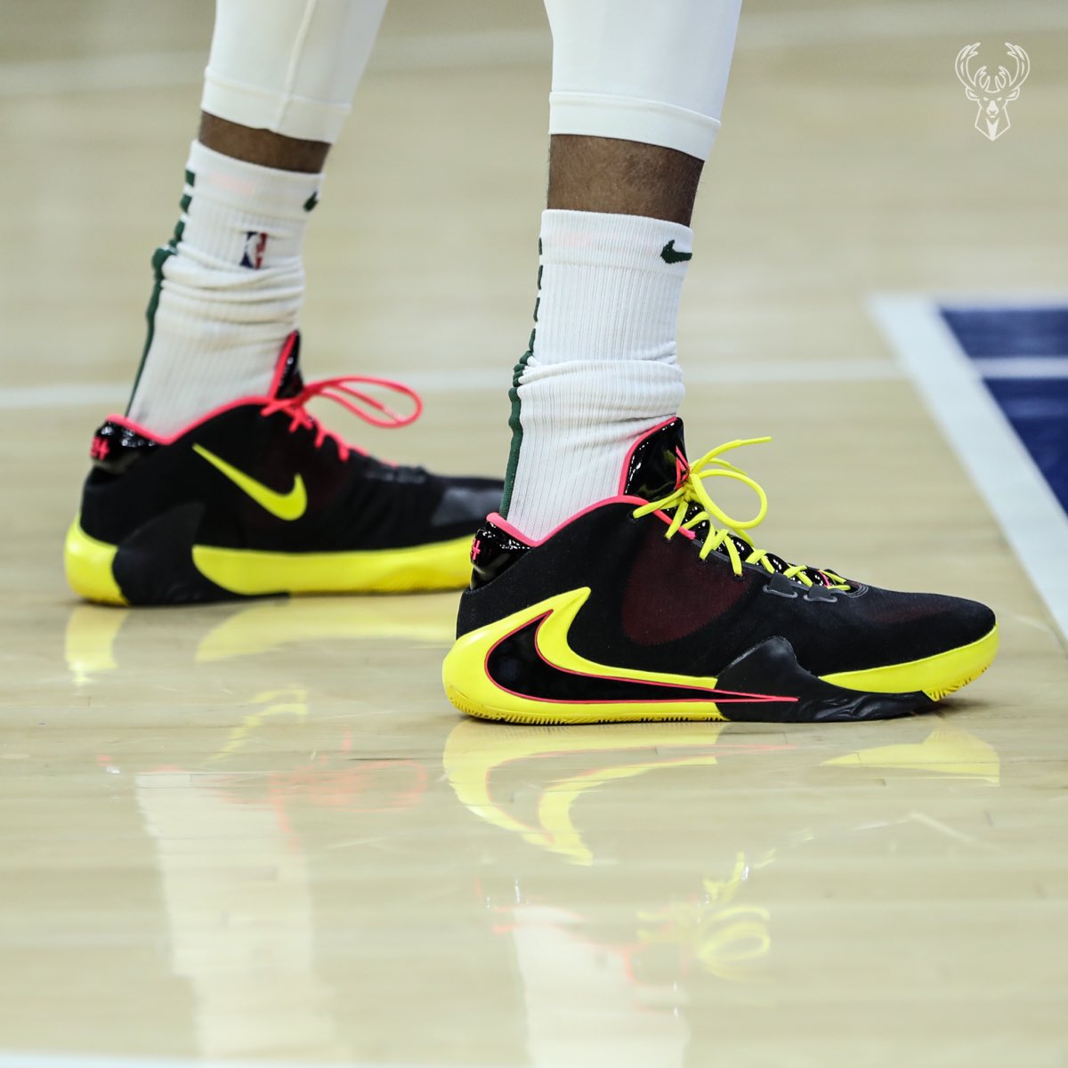 Bucks's tweet photo. Zoom Freak 1 Soul Glo ✨ https://t.co/LE7bPHC9Ng