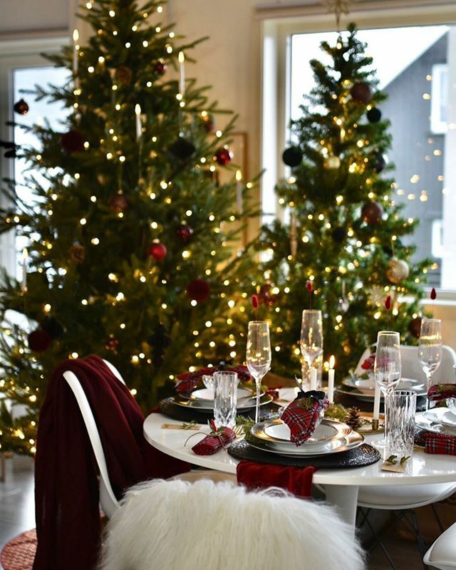 On vous souhaite un très Joyeux Noël!
Sur une échelle de 1 à 4 sapins, à quel point vous avez été extra dans la déco? 🎄🎄🎄🎄
Photo de @marenbaxter
-
-
-
#Muramur #sapin #Noel #sapindenoel #twochristmastrees #christmasdecortour #interiordesigntrends #christmashome #luxuryho…