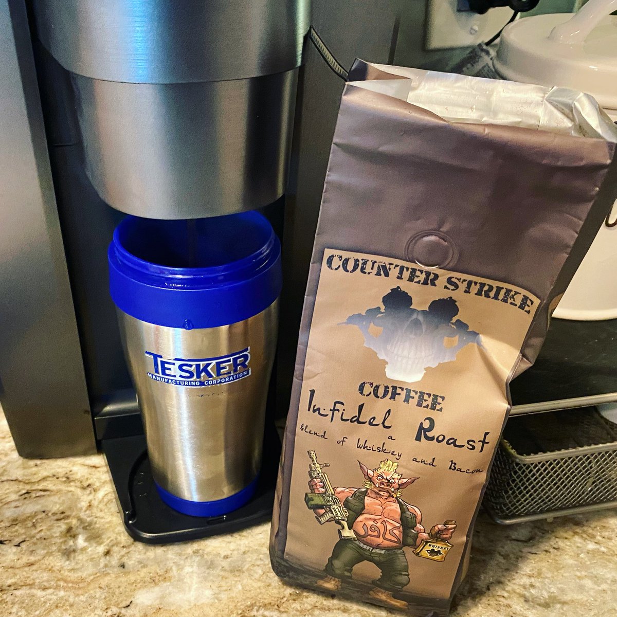 TheBeardedNut's tweet photo. Merry Christmas #coffee #boltlife @CSC_coffee #tesker #whiskeyandbacon #theseareafewofmyfavoritethings https://t.co/zK5K5DBIK4