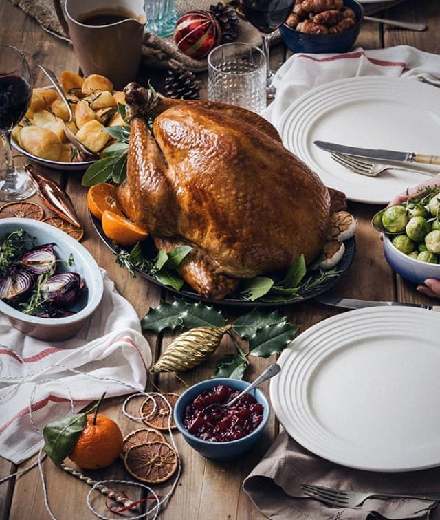 Elle_Jane_'s tweet photo. Merry Christmas! Hope you've had a fab day 🎄
Rather than  going traditional Carlton and I actualy had a home cooked curry, because we  love an alt Xmas dinner!
This photo is from a test shoot last year, because I can whip up a festive dinner any time… https://t.co/8wU4MW1uwx https://t.co/roQSPsM8IR