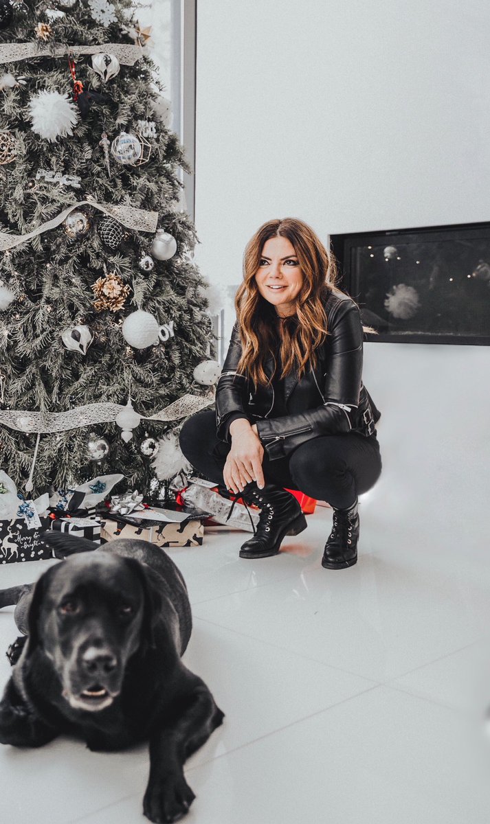 natashankpr's tweet photo. Wishing you and your loved ones a very #MerryChristmas thatβs filled with peace and kindness. π€β€οΈππβοΈππ¦π
πΌπ€ΆπΌ #KodDog #HappyHolidays #Christmas https://t.co/aObcBJp25v