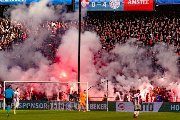Afdaling Mok werkgelegenheid Awaydays NL on Twitter: "Op nummer 5: Willem II - Ajax Op 5 mei stonden Willem  II en Ajax tegenover elkaar in de bekerfinale. De supporters van Ajax  zorgden tijdens de wedstrijd