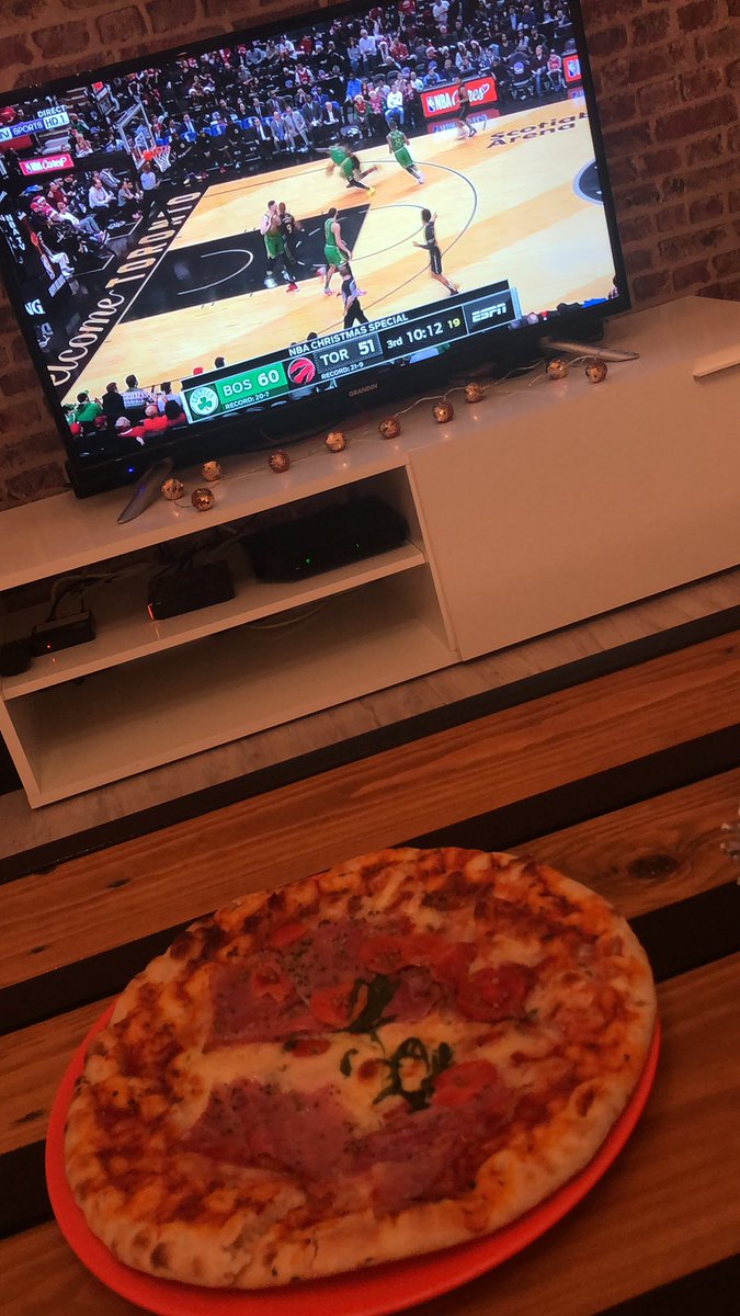 gfoulon95's tweet photo. #NBAextra Bon app’ les amis 🍕🍕@NBAextra #NBAXmas https://t.co/crH48Fqh7r