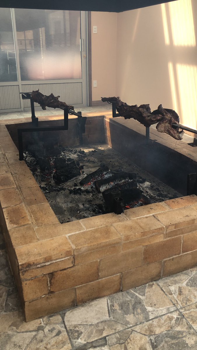 selknam_puq's tweet photo. Una tradición de navidad en la Patagonia es comer cordero al día siguiente.. en eso estamos #puq #codero #magallanes https://t.co/4KL0Z05avo