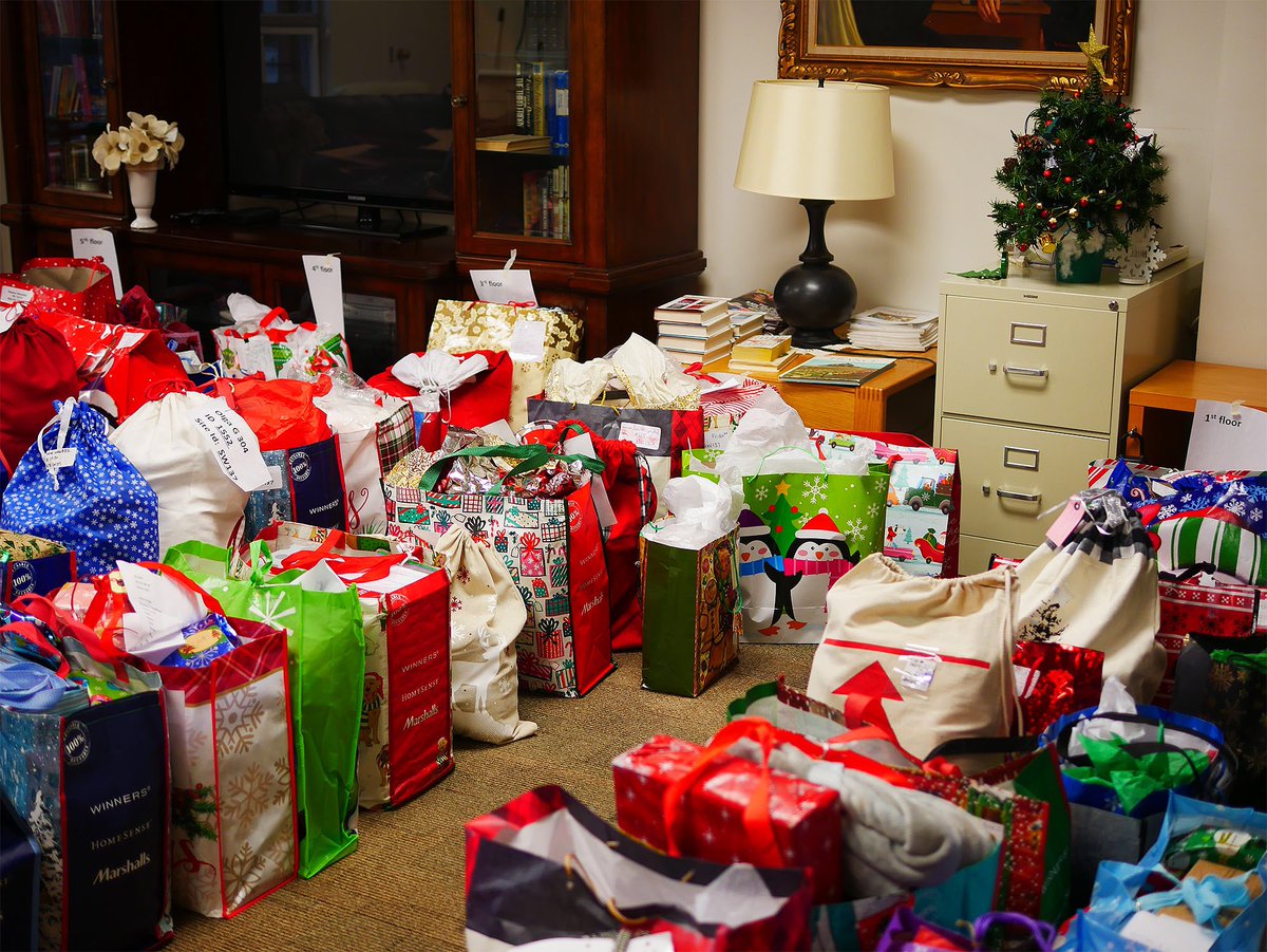 A Merry Christmas to all! 

In the words of one of our care providers:

"Words of gratitude to your staff and volunteers with such an incredible project. You make so many seniors incredibly happy. Every gift is absolutely beautiful with so much love and kindness put into it."