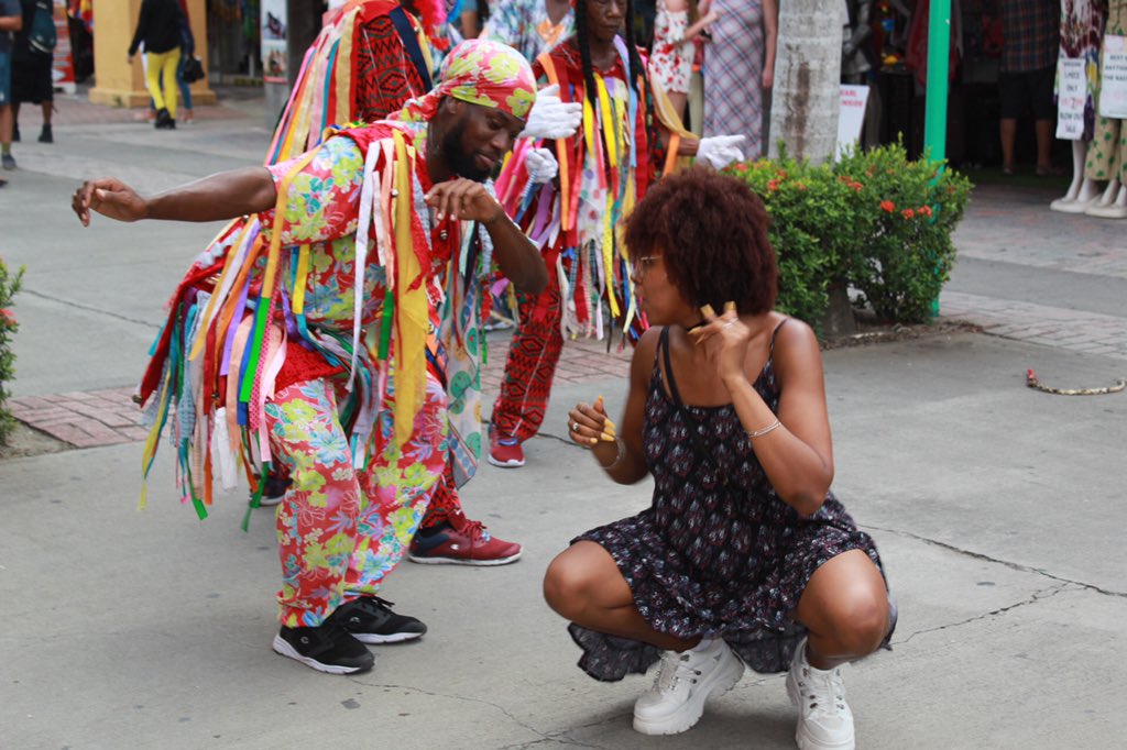 ___dro__'s tweet photo. When the West Side of Chicago meets the West Indies of St. Kitts | Bopping with the masqueraders because it’s about to be J’ouvert and I felt the spirit in them drums take over! #fromthewestsidetothewestindies 🌴💃🏽 

#youcantakethegirlouttachicago #yallknowtherest #blackgirlmagic https://t.co/HcrE1eQk63