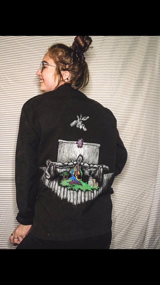 mikaylabeeler's tweet photo. CHRISTMAS GIVEAWAY!!🎄🎁

I’m giving away one customized painted denim jacket! 🎨✨

I will paint whatever you want on it, and ship it to you for free!! 

All you have to do is: 
-be following me 
-like &amp; retweet this tweet!

ends midnight 12/27/19

(some examples of my jackets) https://t.co/ufQ4srBAwg