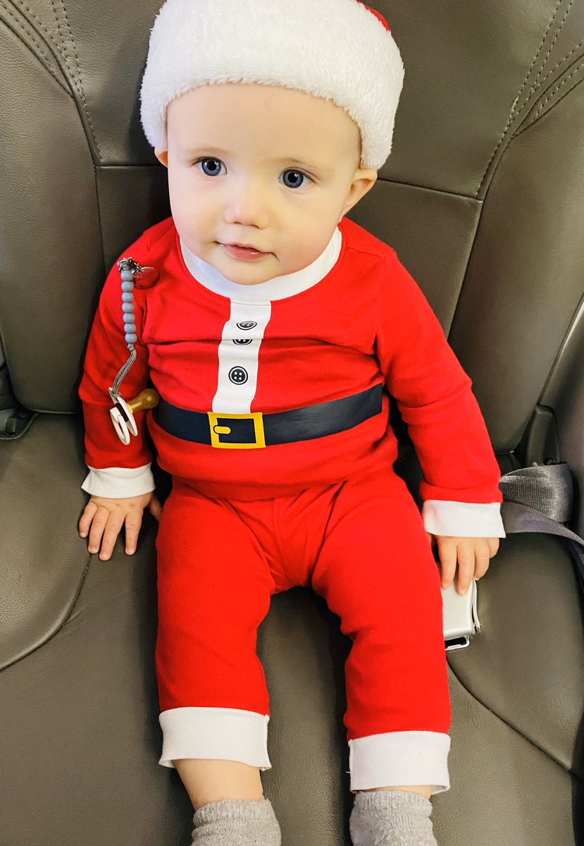 Davis James Riley. 8 months old on his first flight and he goes from Seattle to Perth Western Australia! Thank you @AlaskaAir and @Qantas for the #firstclass upgrades! #SantaDavis @caroleariley