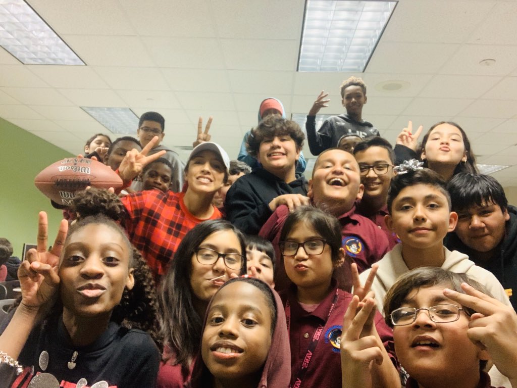 Monserr577016's tweet photo. Merry Christmas!!! @HartmanMS_HISD @hartman_ms https://t.co/V8GgouFDyd