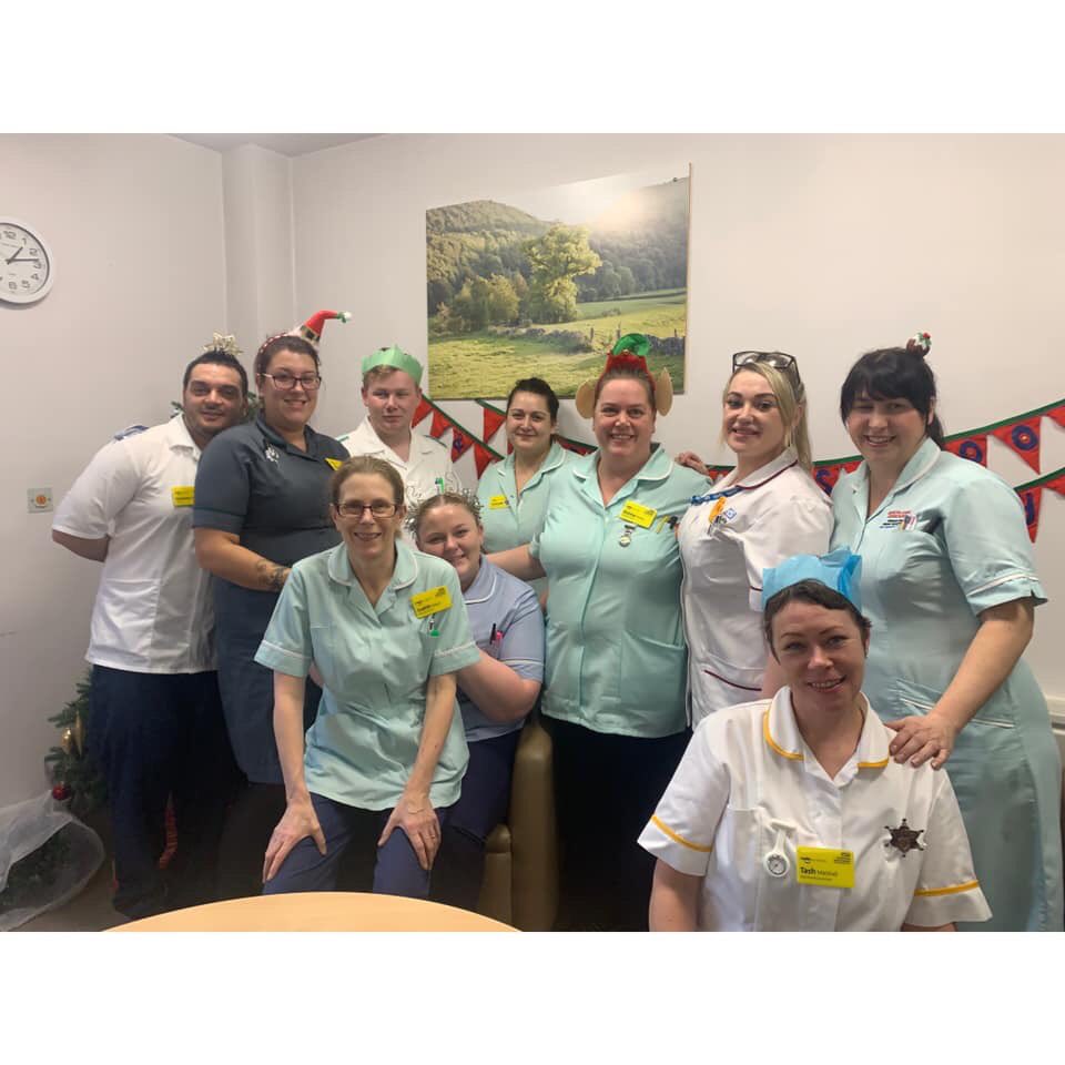 TeamStrokeCRH's tweet photo. Great work Eastwood Christmas Day shift! It was a tough one but we took joy in helping patients open their presents &amp; assisting them to eat their Christmas dinner, including the necessities; sprouts &amp; pigs in blankets!! Really proud of the team today 👏🏼🎄🎅🏼 @heidioryan0806 https://t.co/aPzBbHvoOk