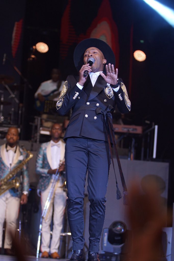 Iam_Kardas's tweet photo. Given’s outfits are consistently outstanding! Whoever designs for him is KING! I want that suit 🔥🔥 #Joyous24 #MTNJoyous24 #JoyousCelebration https://t.co/7hu72FJO1X