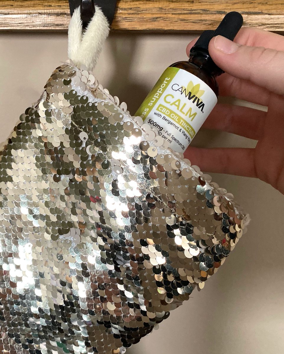 canvivaofficial's tweet photo. ✨ All is CALM, all is bright. Happy Holidays from CANVIVA ✨ 

#CANVIVA #naturalpureeffective #beyourbestyou #cbdtincture #cbdoil #purecertified #organichemp #essentialoils #mncbd #plantpowered #happyholidays #calm #stocking #glitter https://t.co/Hfe1ibmLEi