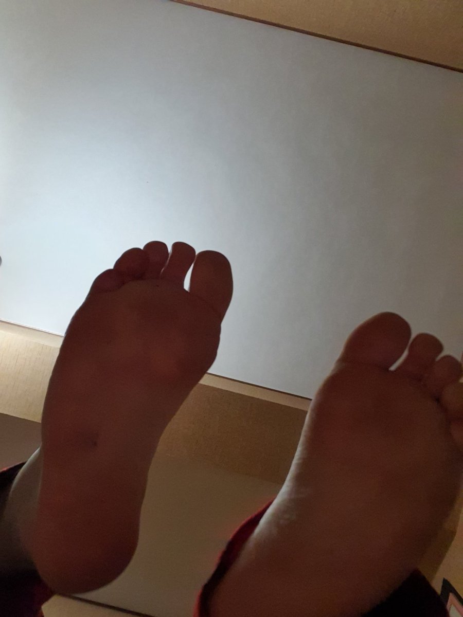 Feetgod2's tweet photo. Marry Xmas bitches. https://t.co/XCxQLWIt8d