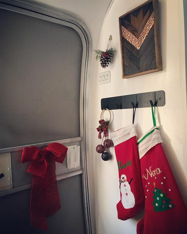 DrivinVibin's tweet photo. Santa stopped by the Airstream last night 🎅🏻 we left the stockings by the front door. Didn’t know if he wanted to come through the roof vent or the door 🤷‍♂️
.
.
.
#airstream
#airstreamlife 
#rvlife
#rvliving https://t.co/eSCOAK7DKp https://t.co/yCx1YKPiAC