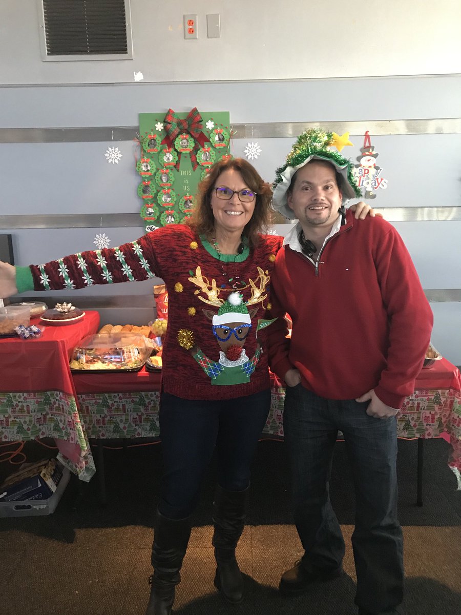 bosny27's tweet photo. What ugly sweater??? https://t.co/S0IO7Ow8jI