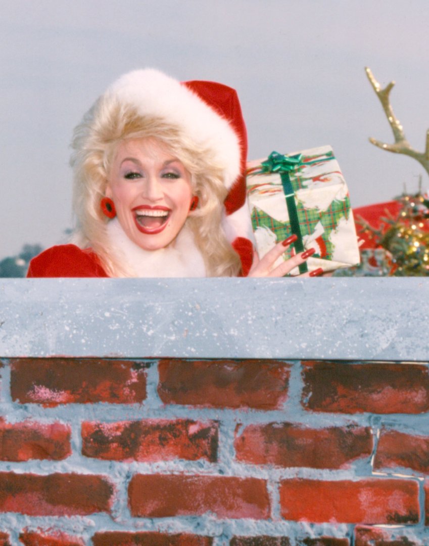 DollyParton's tweet image. Wishing everyone a very merry Christmas  ❤️