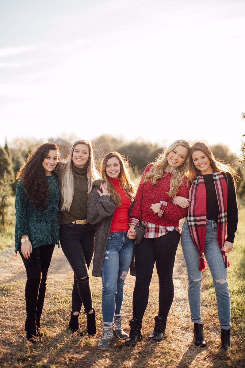 CHLOE ☆彡 (@__chloemartin) on Twitter photo merry Christmas from the babes☺️❤️🎄🤍 merry Christmas from the babes☺️❤️🎄🤍