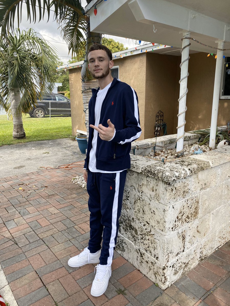 Lowson12_'s tweet image. Cleansed myself ✨I’ve been living better ever since 🙏🏼 Merry Christmas💚❤️
#RipMani #RipRell #RipZee