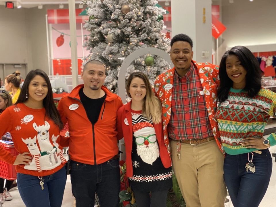 Merry Christmas from T-1854!!🎄🎁 #bestteaminretail #worksomewhereyoulove